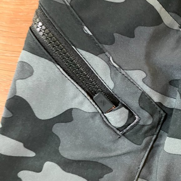 New Kyodan Outdoor Womens Capri Size Medium Lots of pockets Green Camo - Picture 9 of 11